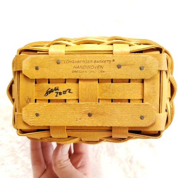 Vintage Longaberger Berry Basket (2002) - Picture 8 of 8
